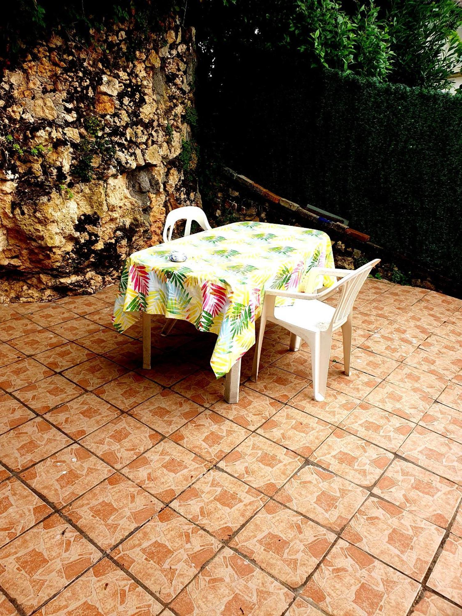 Bed And Breakfast Les Roses Multicolores Du 47 Fumel Eksteriør bilde
